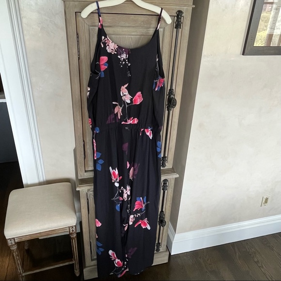 City Chic Plus Size Spring Lotus Jumpsuit
Plus size 20 - Picture 7 of 11